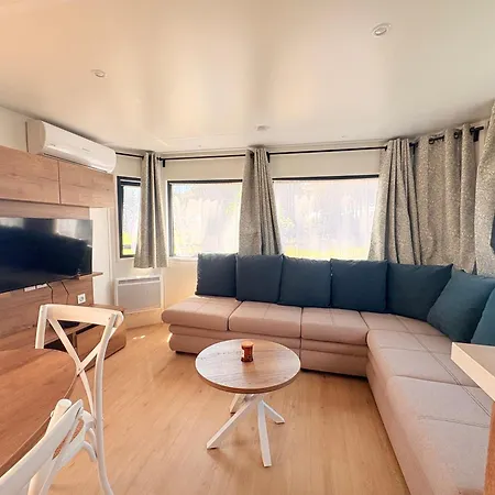 Mobil-home Climatise 6 Pers Avec Piscine, Terrasse Ombragee Et Parking 营地