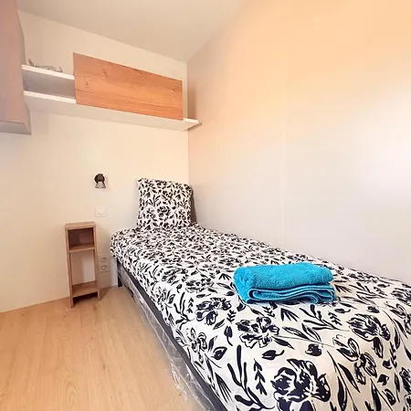 Kamp alanı Mobil-home Climatise 6 Pers Avec Piscine, Terrasse Ombragee Et Parking