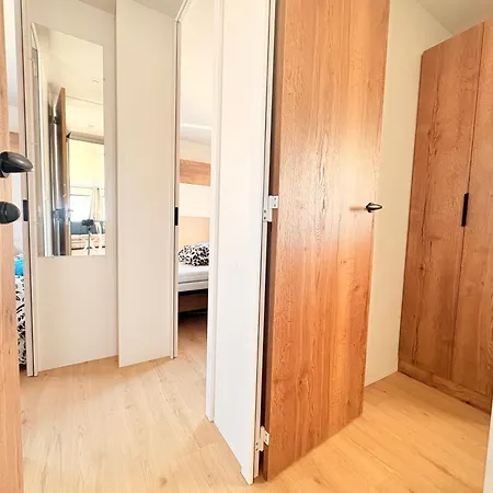 Mobil-home Climatise 6 Pers Avec Piscine, Terrasse Ombragee Et Parking *
