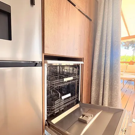 Parque de Campismo Mobil-home Climatise 6 Pers Avec Piscine, Terrasse Ombragee Et Parking *